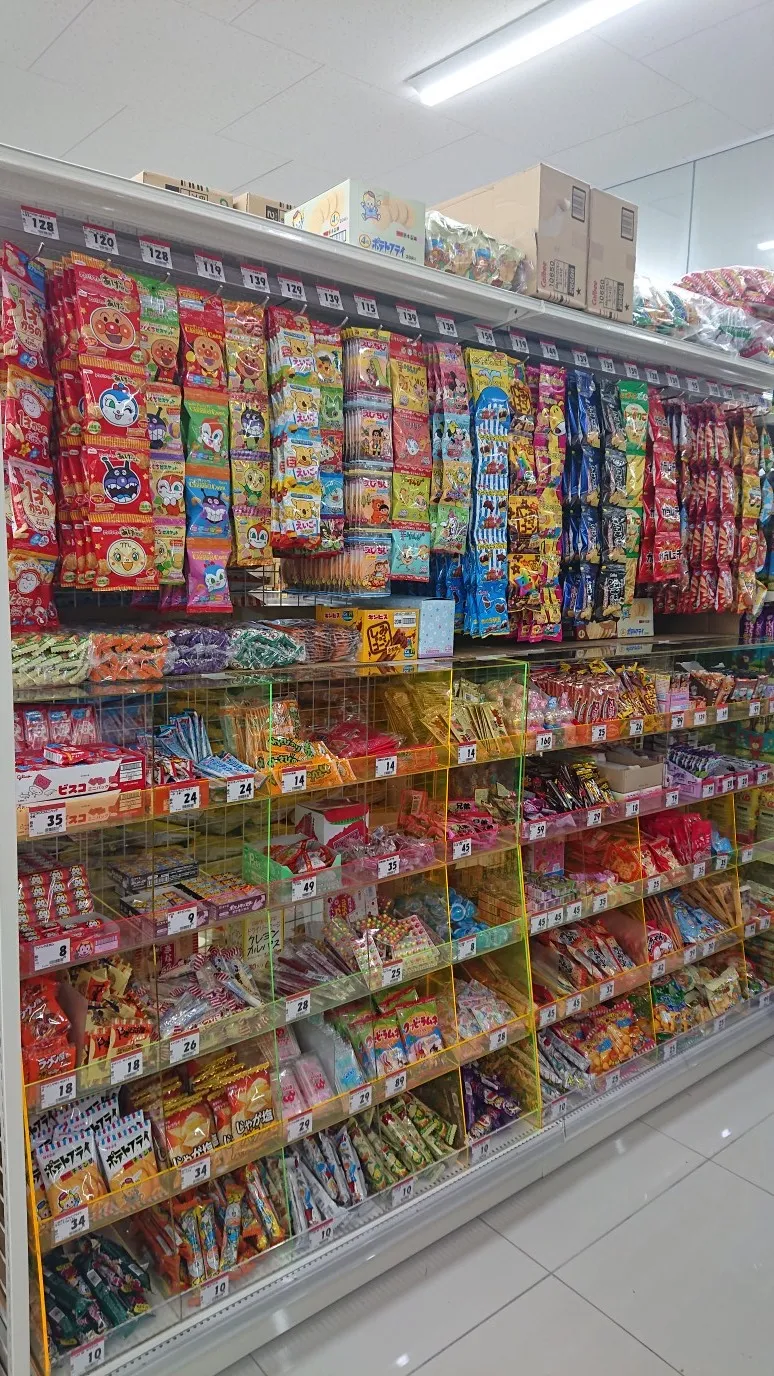 【オーダーメイド　菓子用アクリルケース】スーパーマーケット様お菓子売り場　菓子用什器