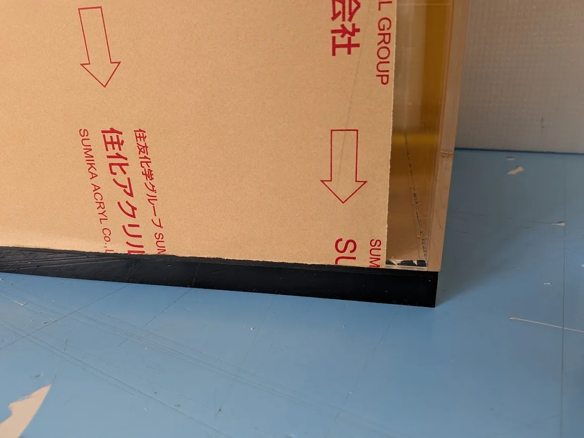 アクリルケース　五面体台座つき